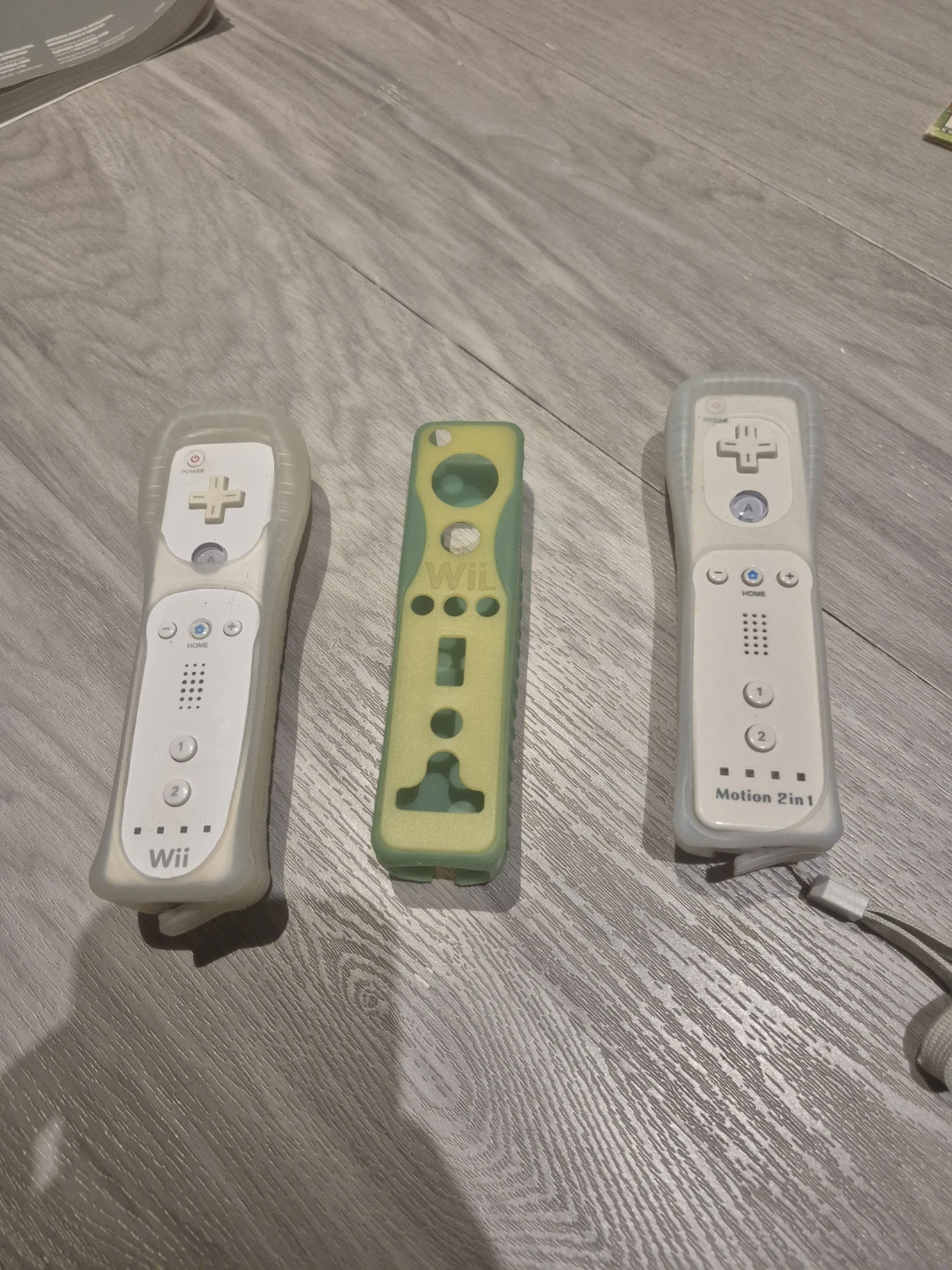 Nintendo Wii Console Bundle with Wii Sports & Wii Fit - photo 4