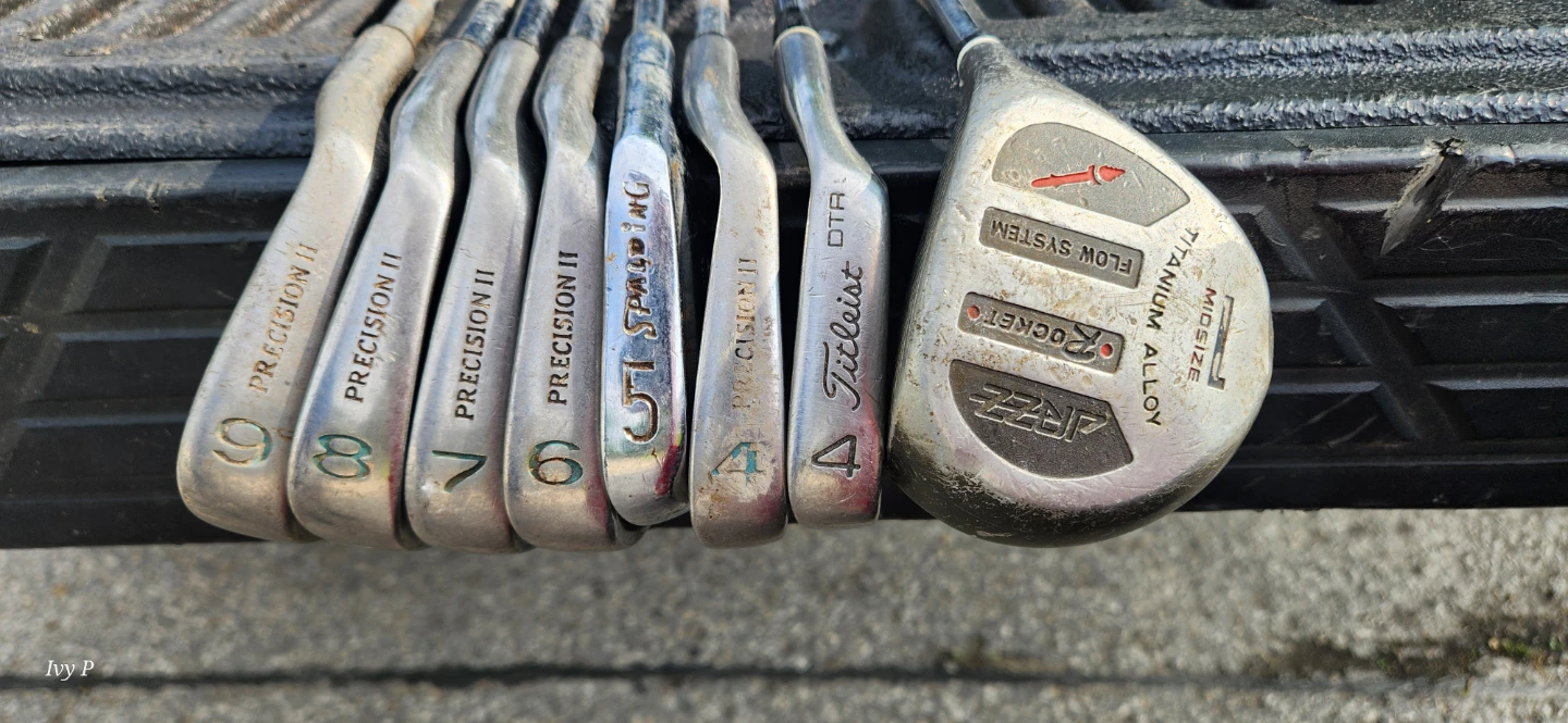 Golf Bag with a mix of left and right golf clubs. - photo 3