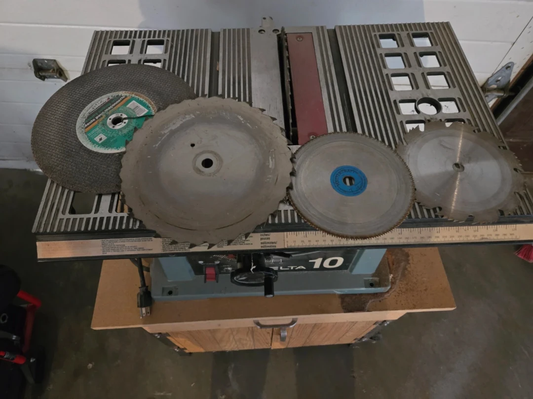 DELTA 10" Bench Top Table Saw With Cabinet & Extra Blades - photo 3