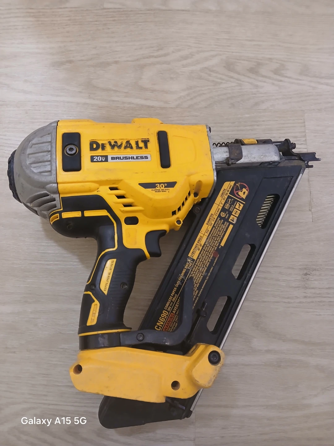 DEWALT DCN692B 20V Brushless Cordless Nailer - photo 4