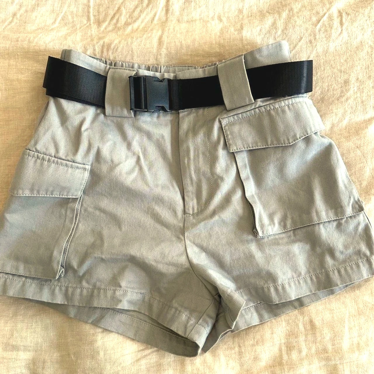Aritzia TNA Beige Cargo Shorts with Belt 2XS - photo 3