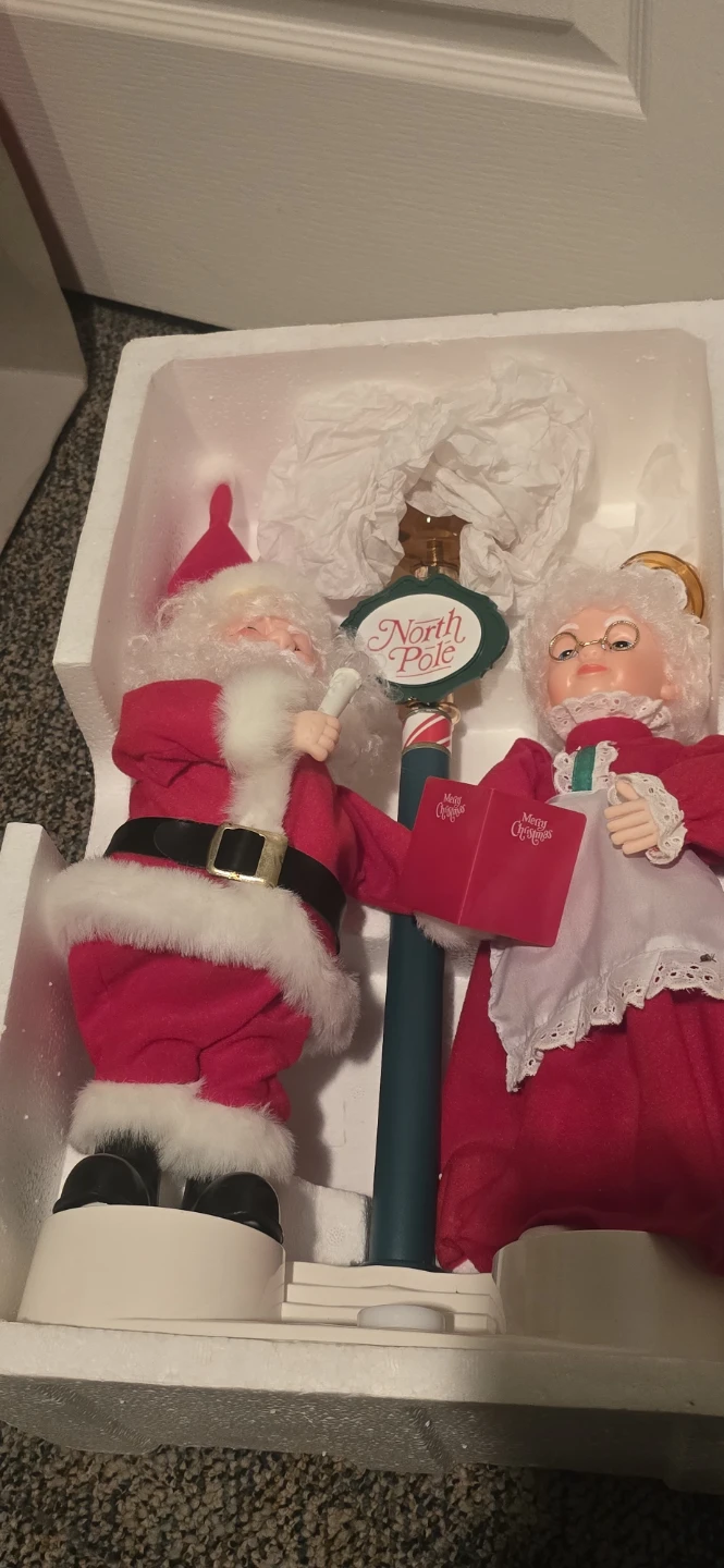 Santa and Mrs. Claus with North Pole Light Animated Collectible - photo 3