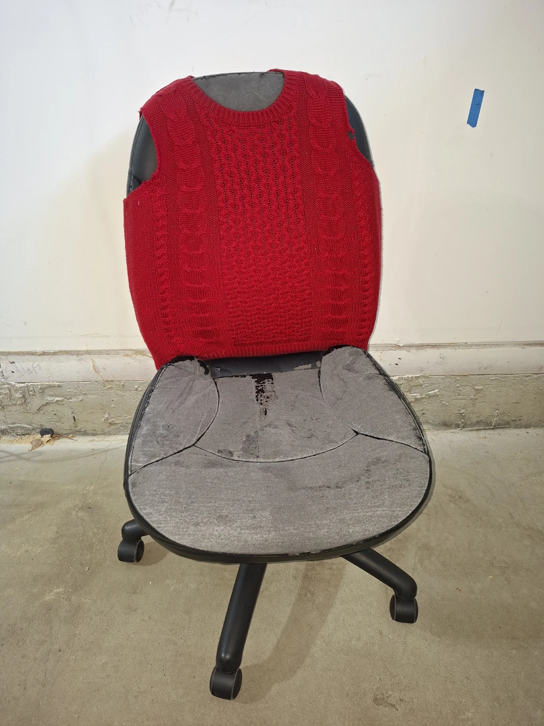 Office Chair with Red Knit Cover - photo 3