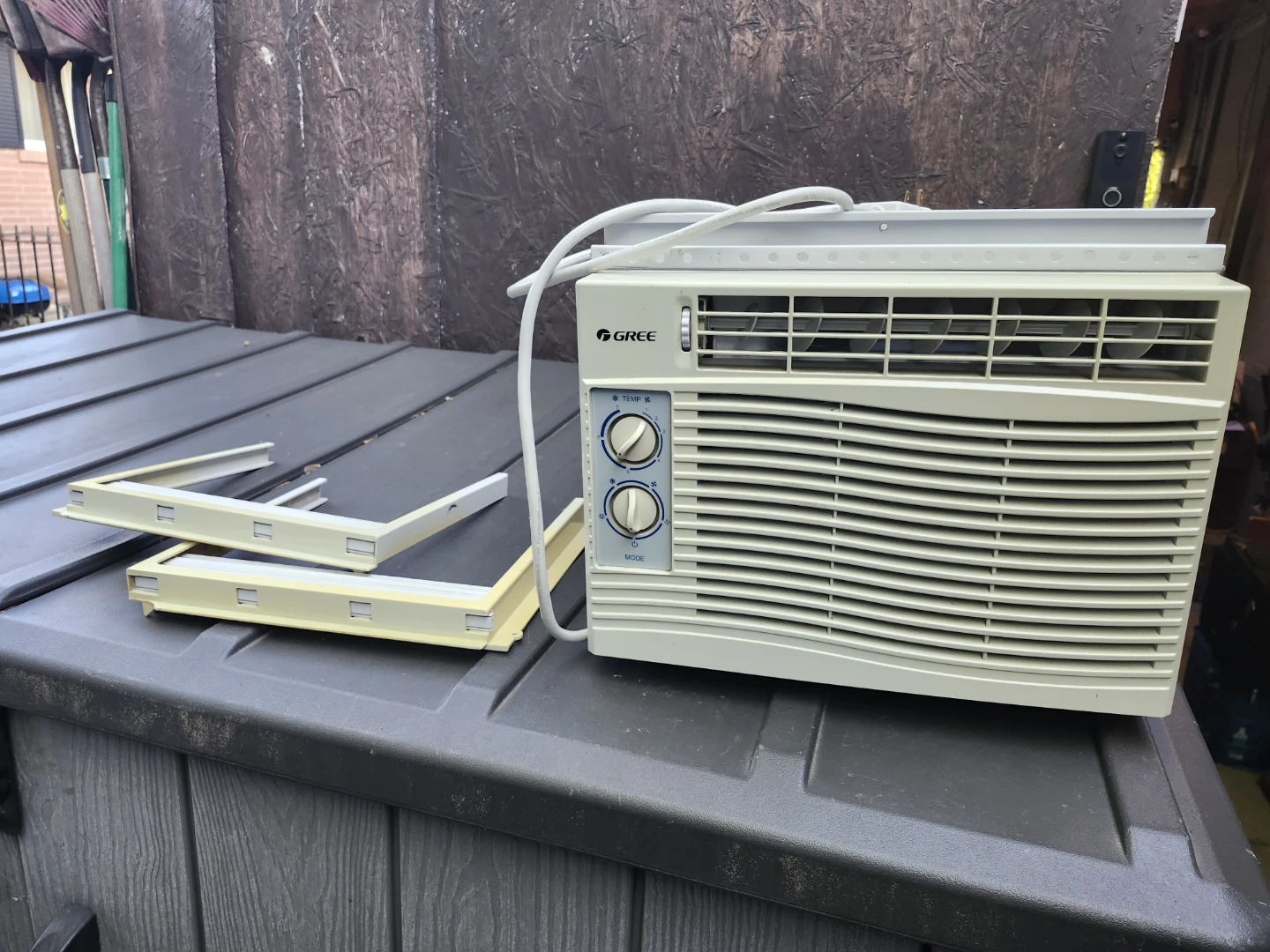 Gree Window Air Conditioner 5000 BTU with window kit