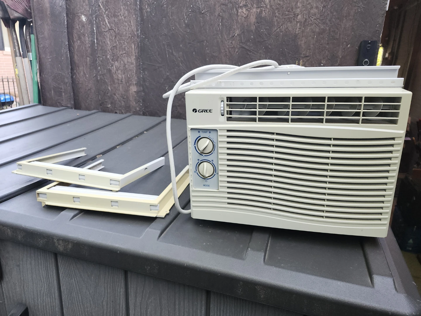 Gree Window Air Conditioner 5000 BTU with window kit - photo 4