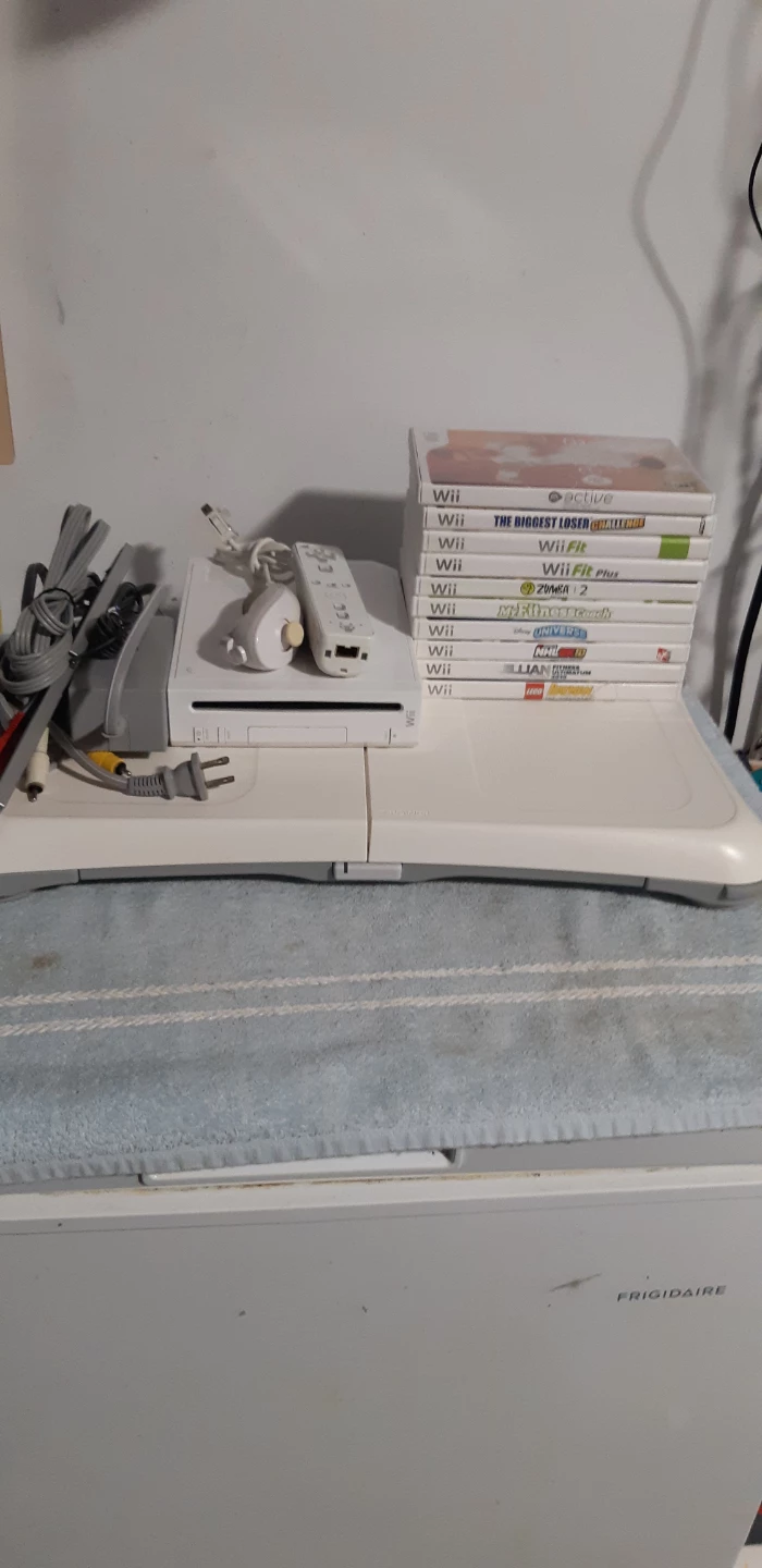 Nintendo Wii Console with Games and Accessories - photo 3