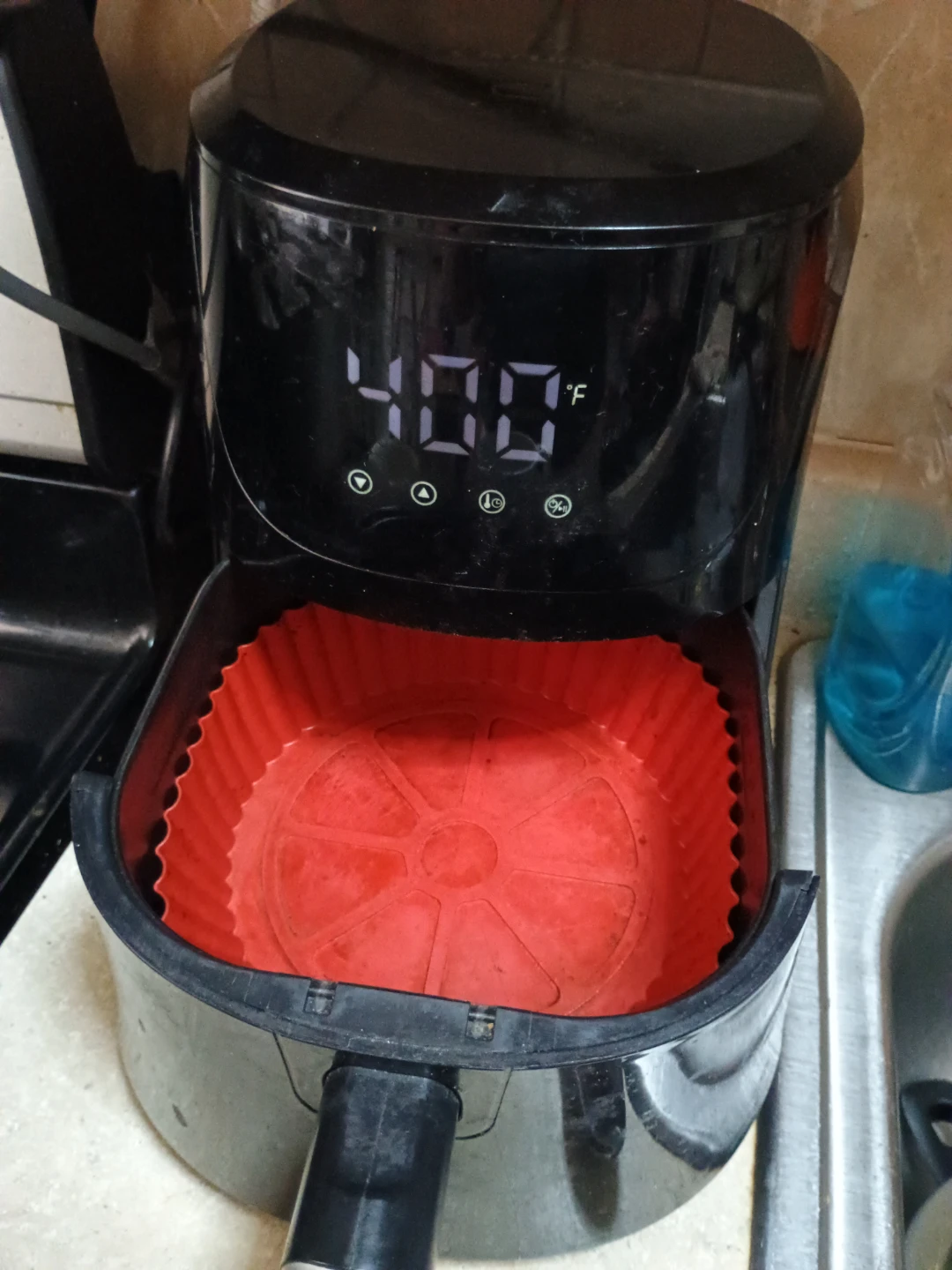 Black GE Air Fryer with Red Silicone Liner - photo 3