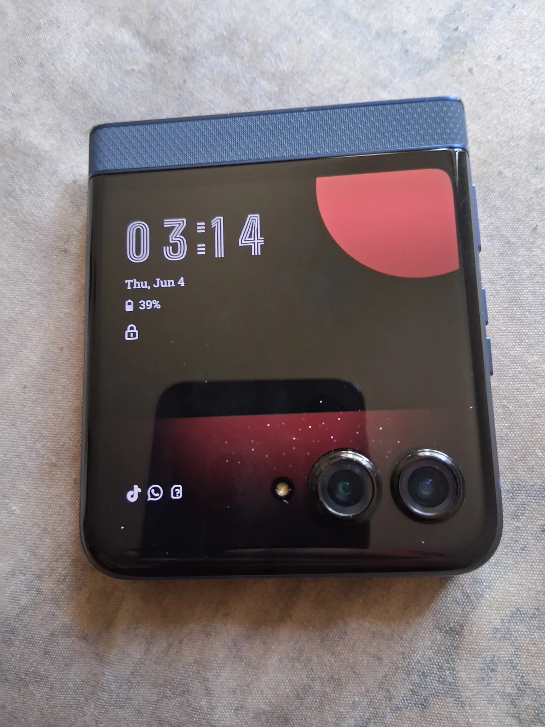 Motorola Razr Foldable Phone - photo 3