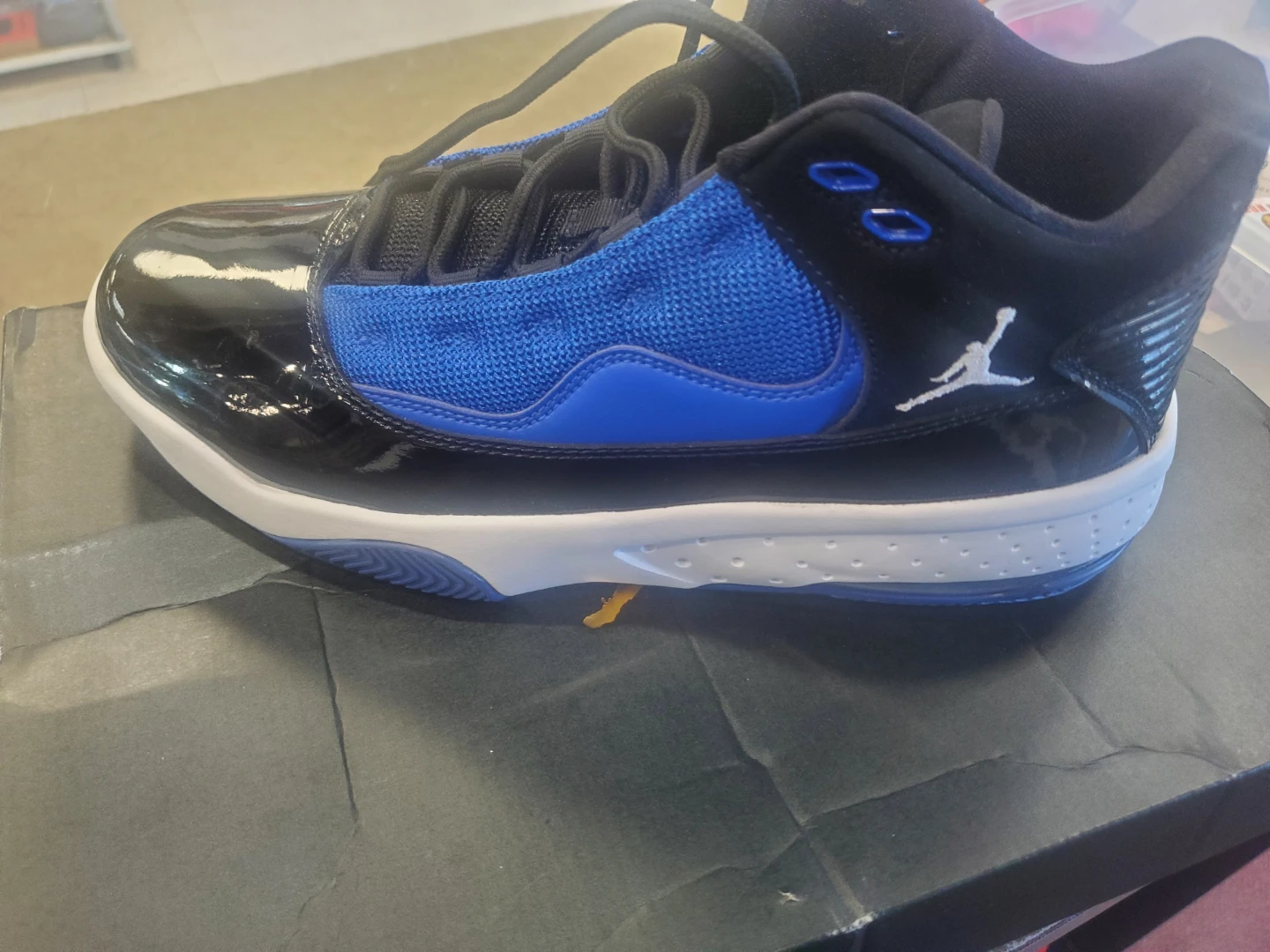 Jordan Max Aura 2 Shoes - Size 7