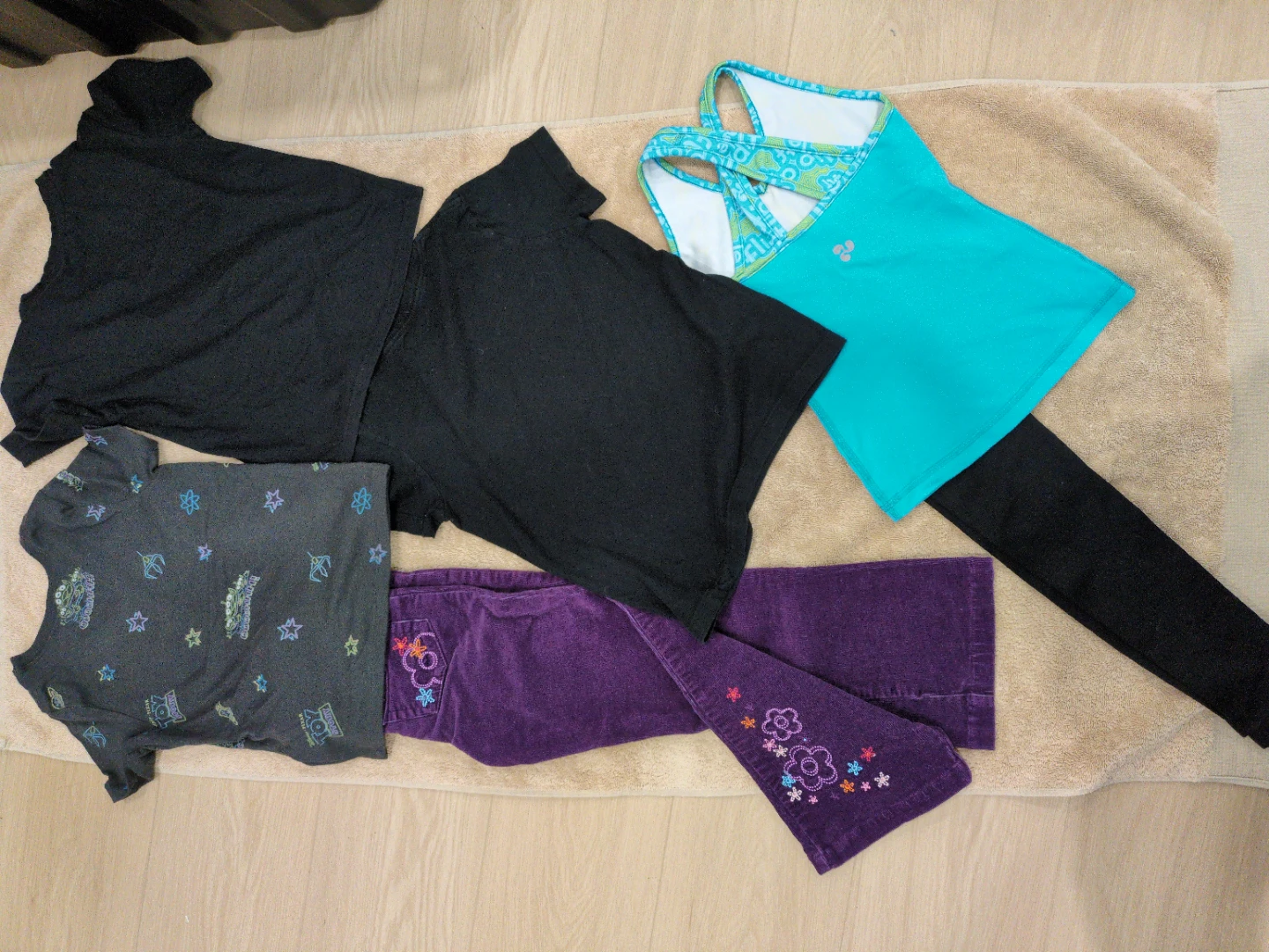 Kids' Graphic T-shirts and Activewear Bundle size 5/6 - photo 2