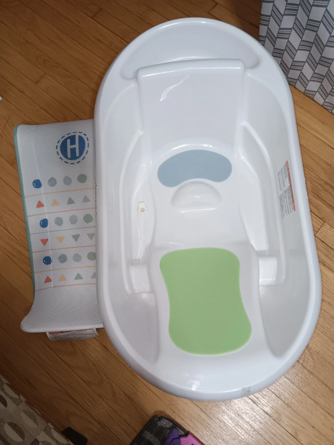 Hopscotch Baby Bath Tub with Sling