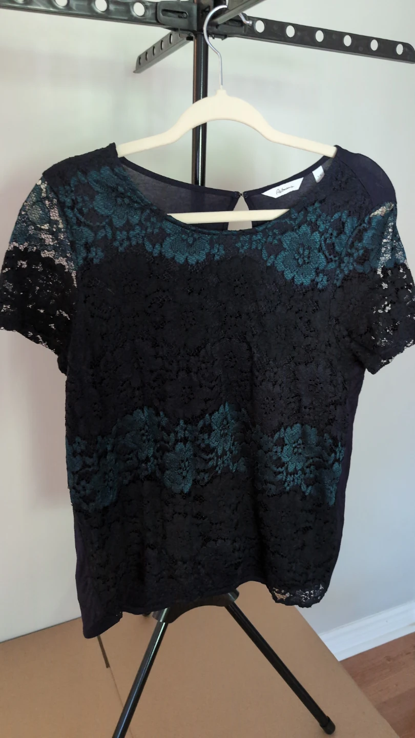 Reitmans Navy/ Green Lace Top - Size L