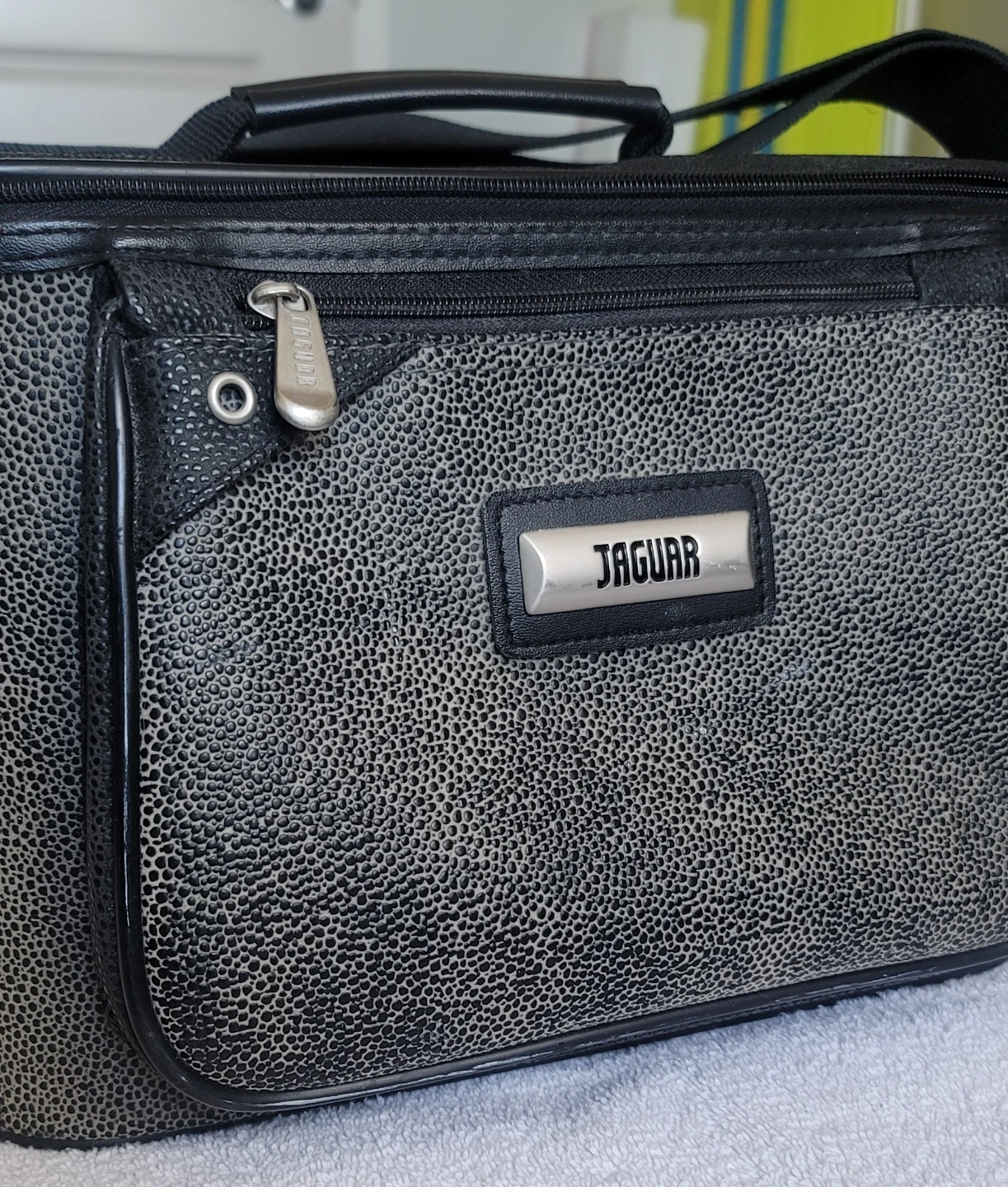 Jaguar cosmetic bag/travel case - photo 2