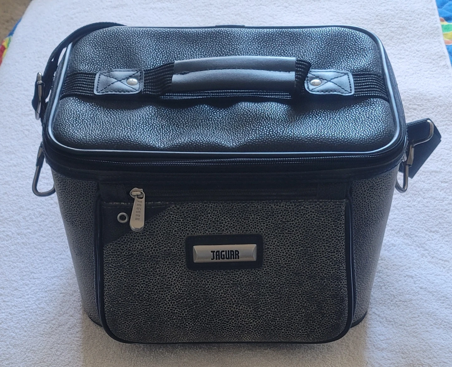 Jaguar cosmetic bag/travel case - photo 3
