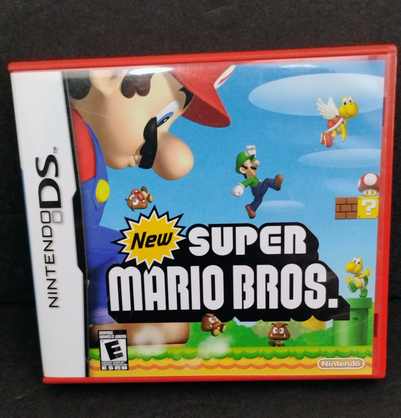 New Super Mario Bros. Nintendo DS, CIB with manual & inserts.
