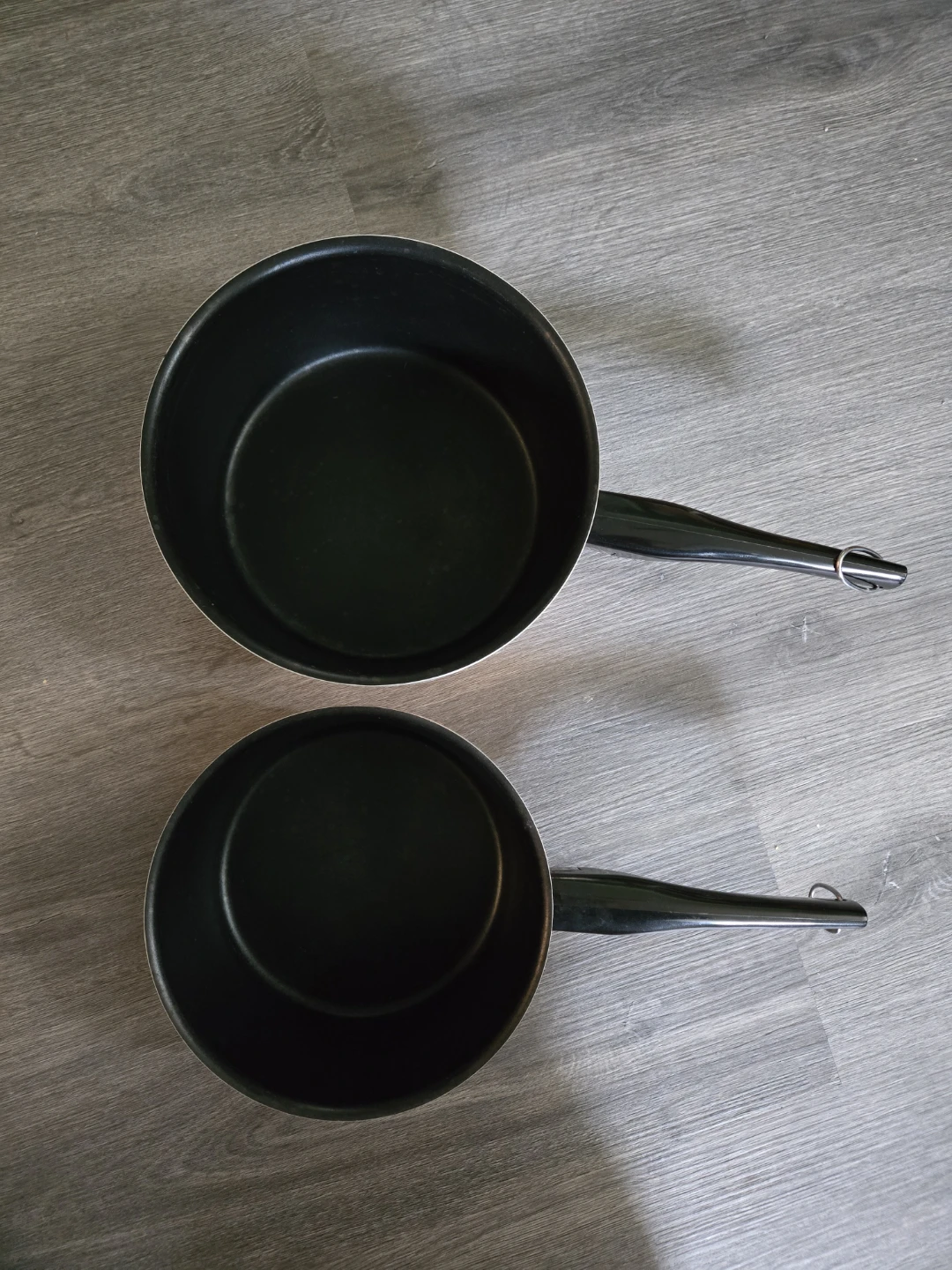 Two (2) Retro Aluminum Pots with Lids - photo 2