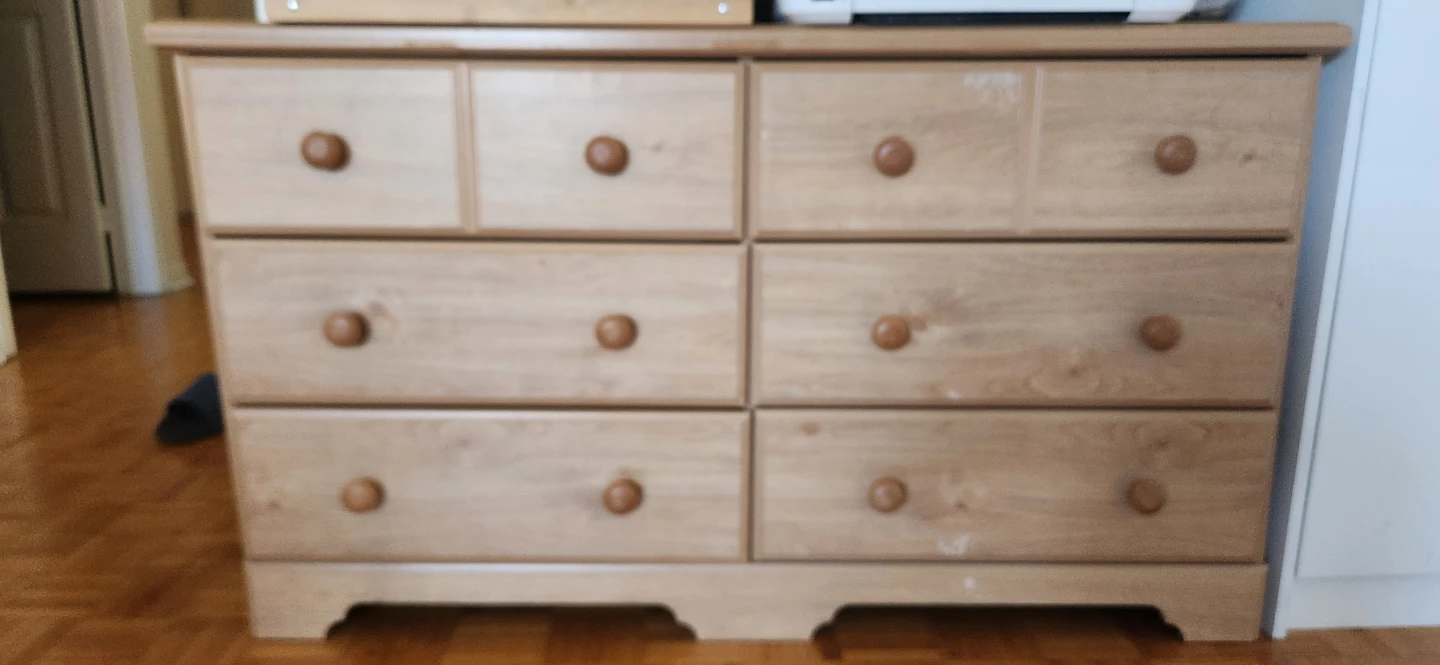 Light Wood Dresser with 8 Drawers