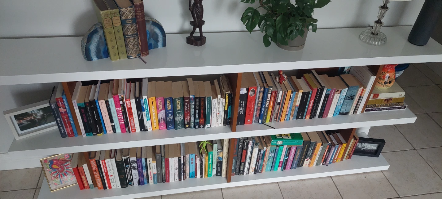 Bookshelf - photo 2