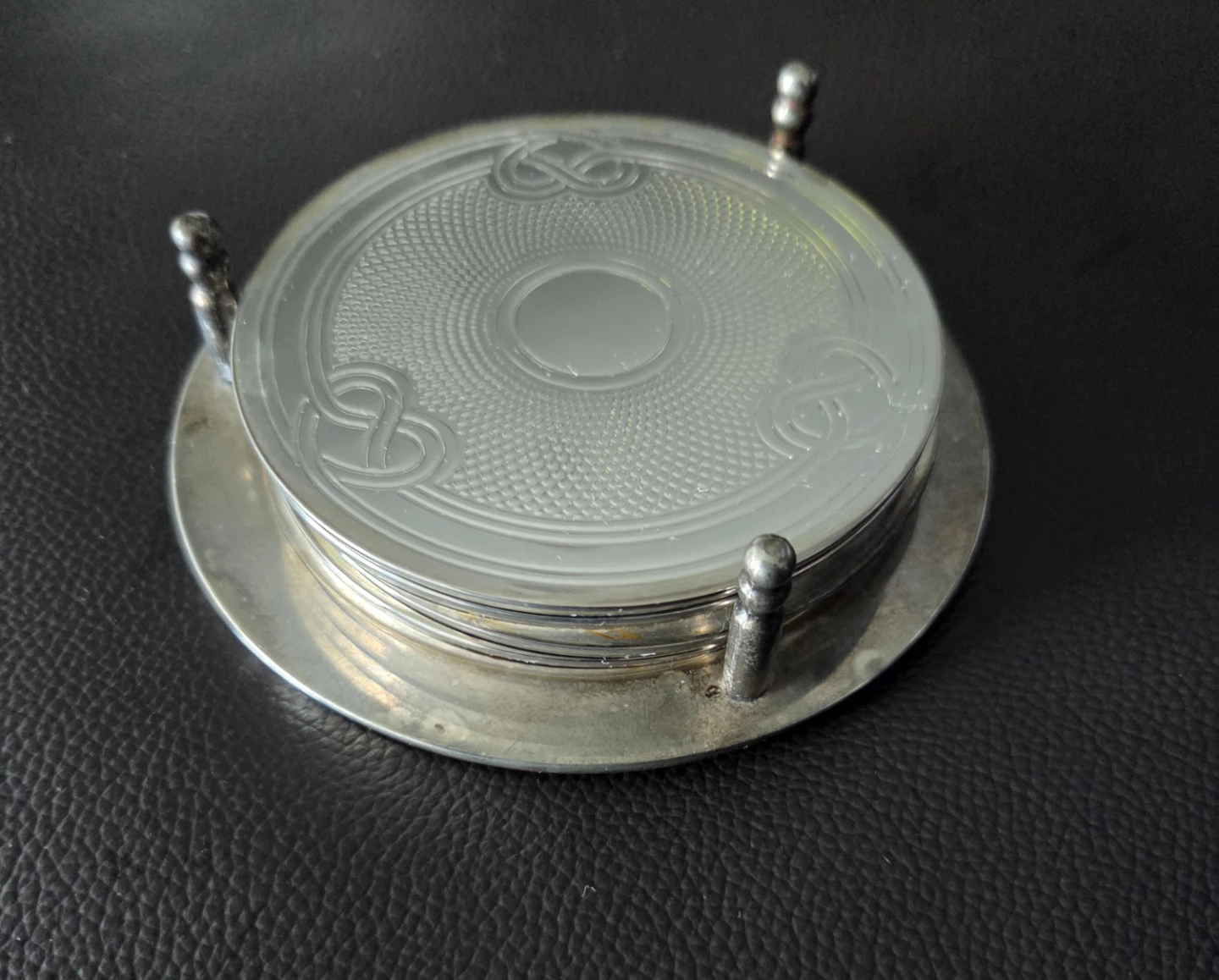 #🤎🥕FREE Silver Tone Coasters Set of 6 with Holder - photo 2