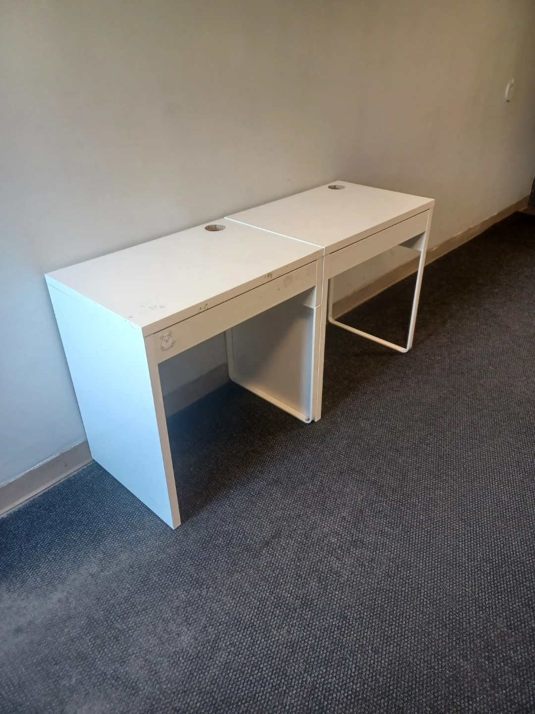 2 WHITE MINI COMPUTER DESKS. - photo 5