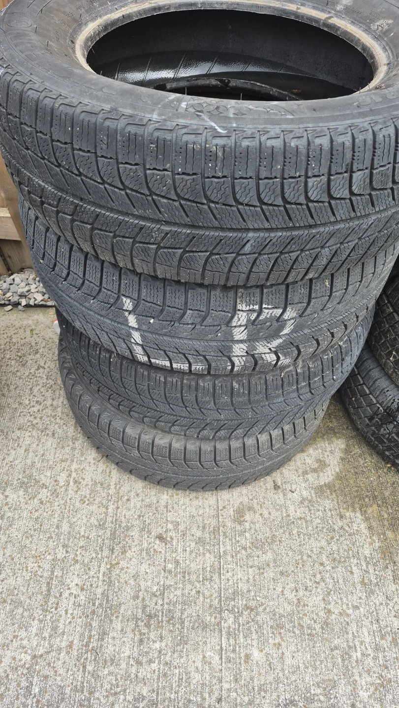 Set of 4 Winter Tires 235/60R16  michelin - photo 2