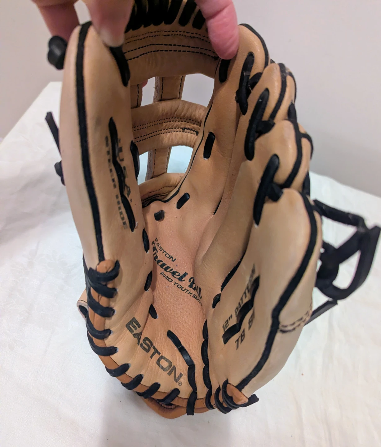 Easton TB 81 Pro Youth Series Travel Ball 12" Baseball Glove - photo 2