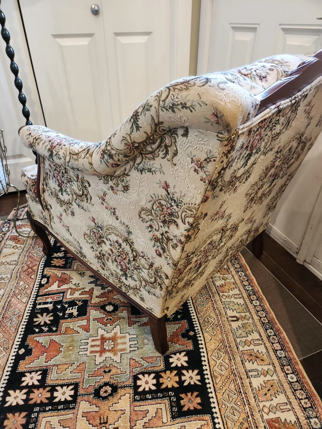Vintage gorgeous tapestry chair in EXCELLENT CONDITION - photo 3
