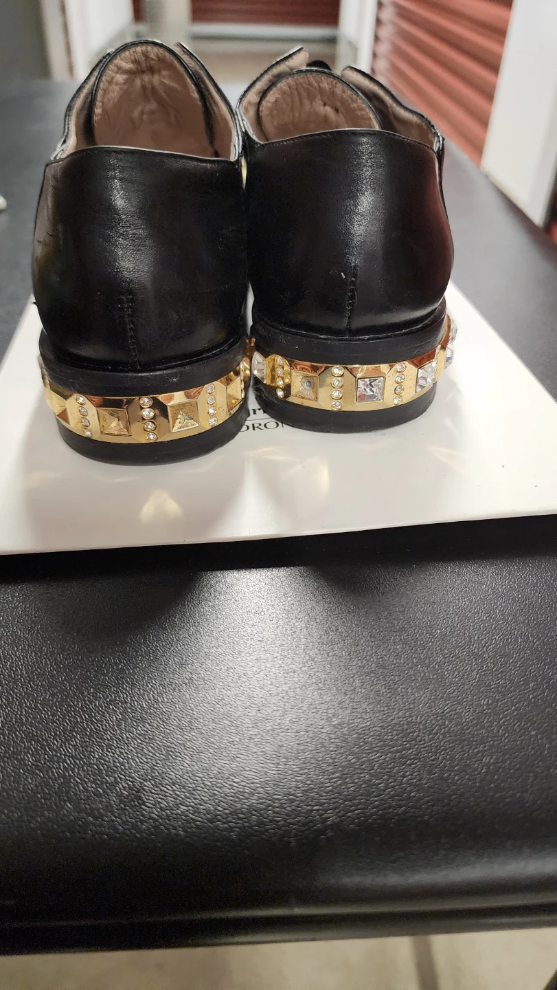 Black leather loafers with gold eyelets - photo 4