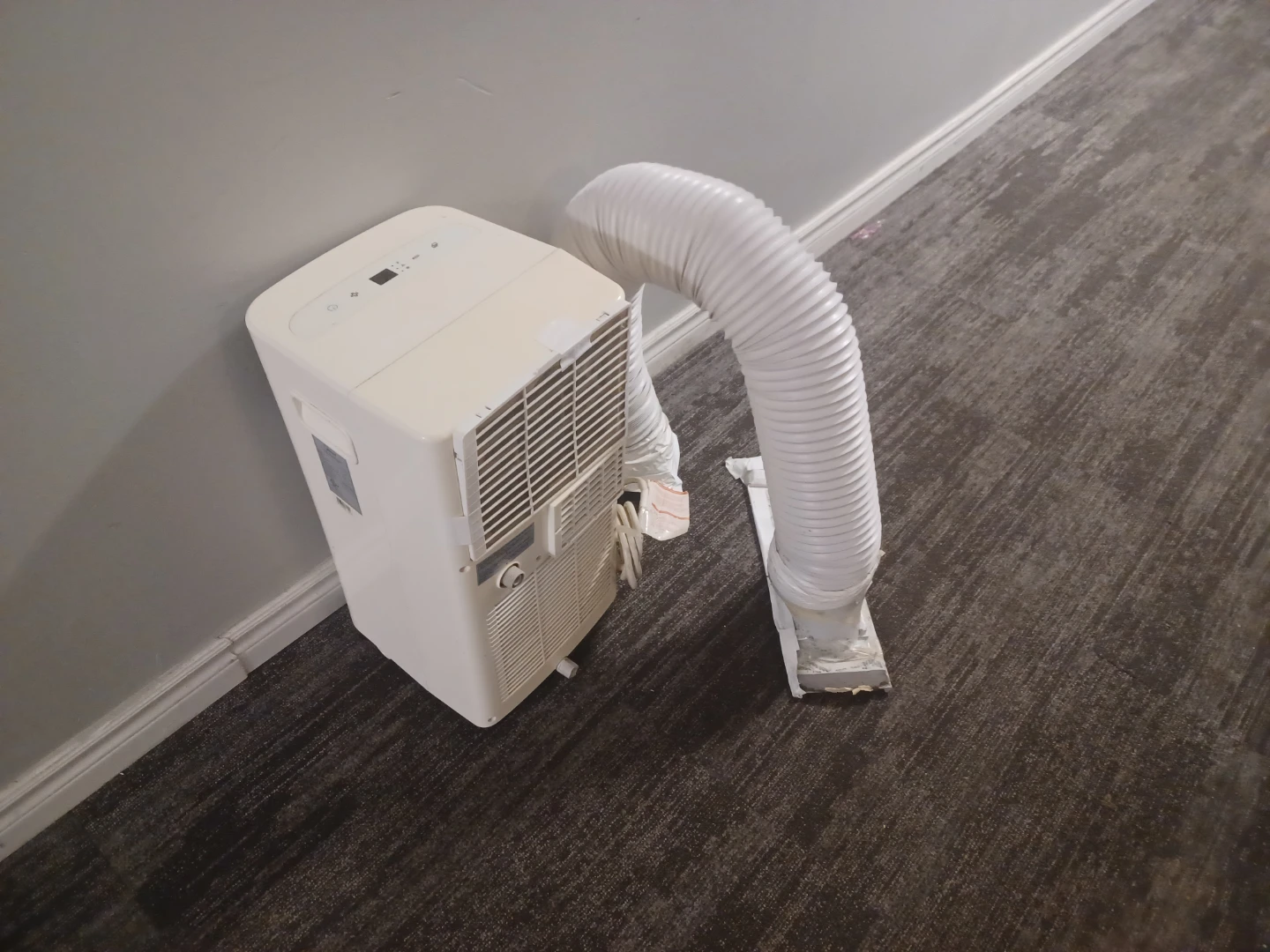 Midea Portable Air Conditioner with Vent Hose - photo 5