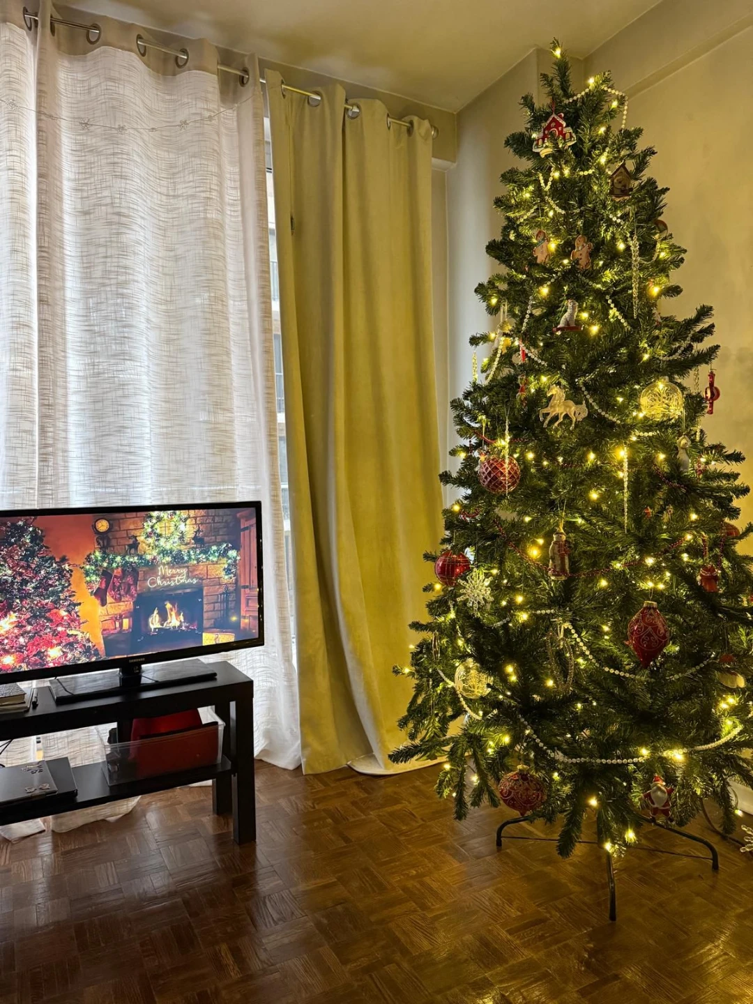 7.5 feet Artificial Christmas Tree with 2 mode Lights - photo 2