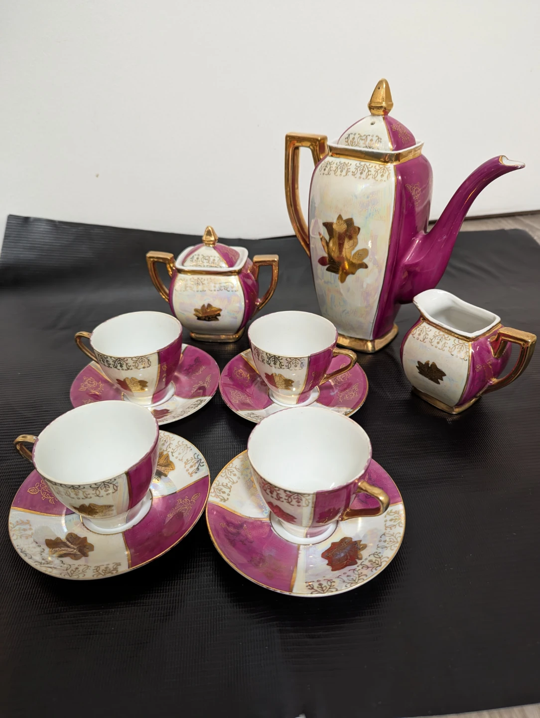 Vintage Tea Set - Teapot, Sugar Bowl, Creamer & 4 Cups/Saucers - photo 3