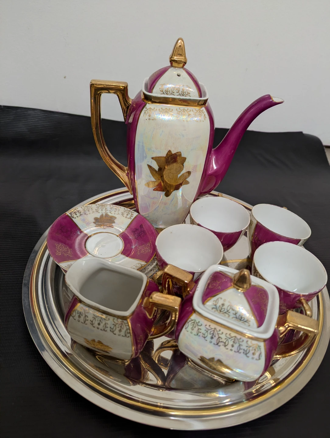Vintage Tea Set - Teapot, Sugar Bowl, Creamer & 4 Cups/Saucers - photo 4