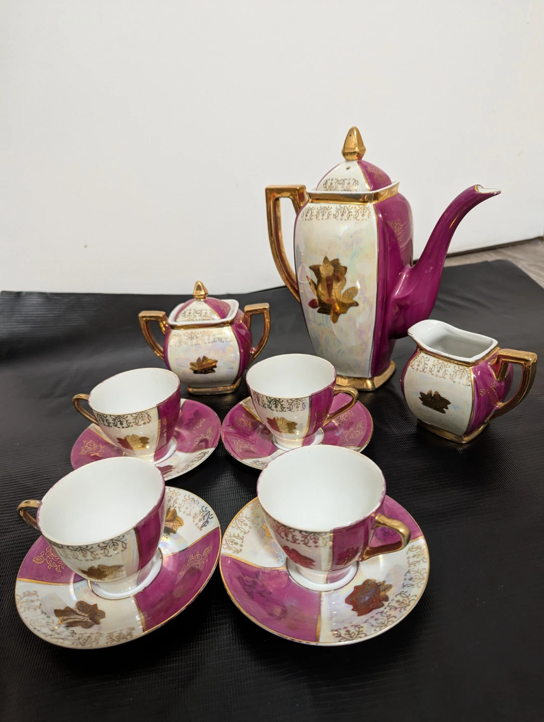 Vintage Tea Set - Teapot, Sugar Bowl, Creamer & 4 Cups/Saucers - photo 5