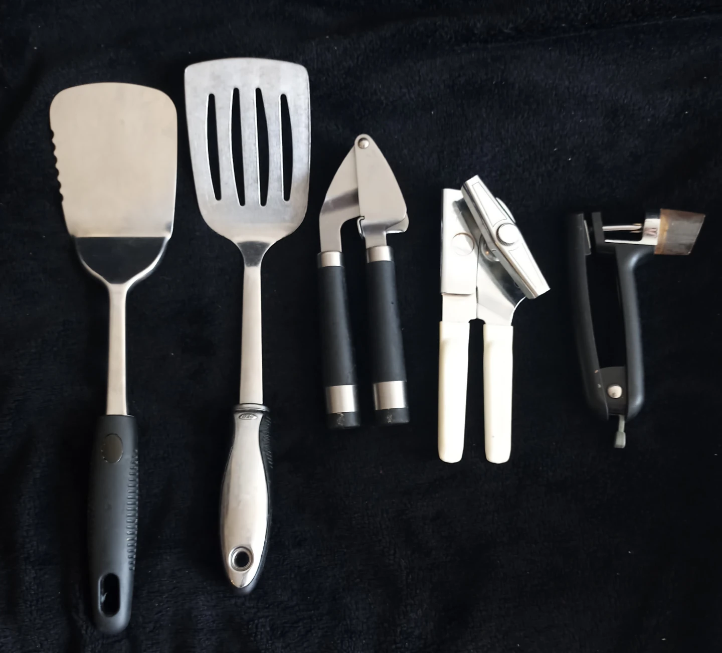 Spatulas, Garlic Press, Can Opener, Cherry Pitter⚽