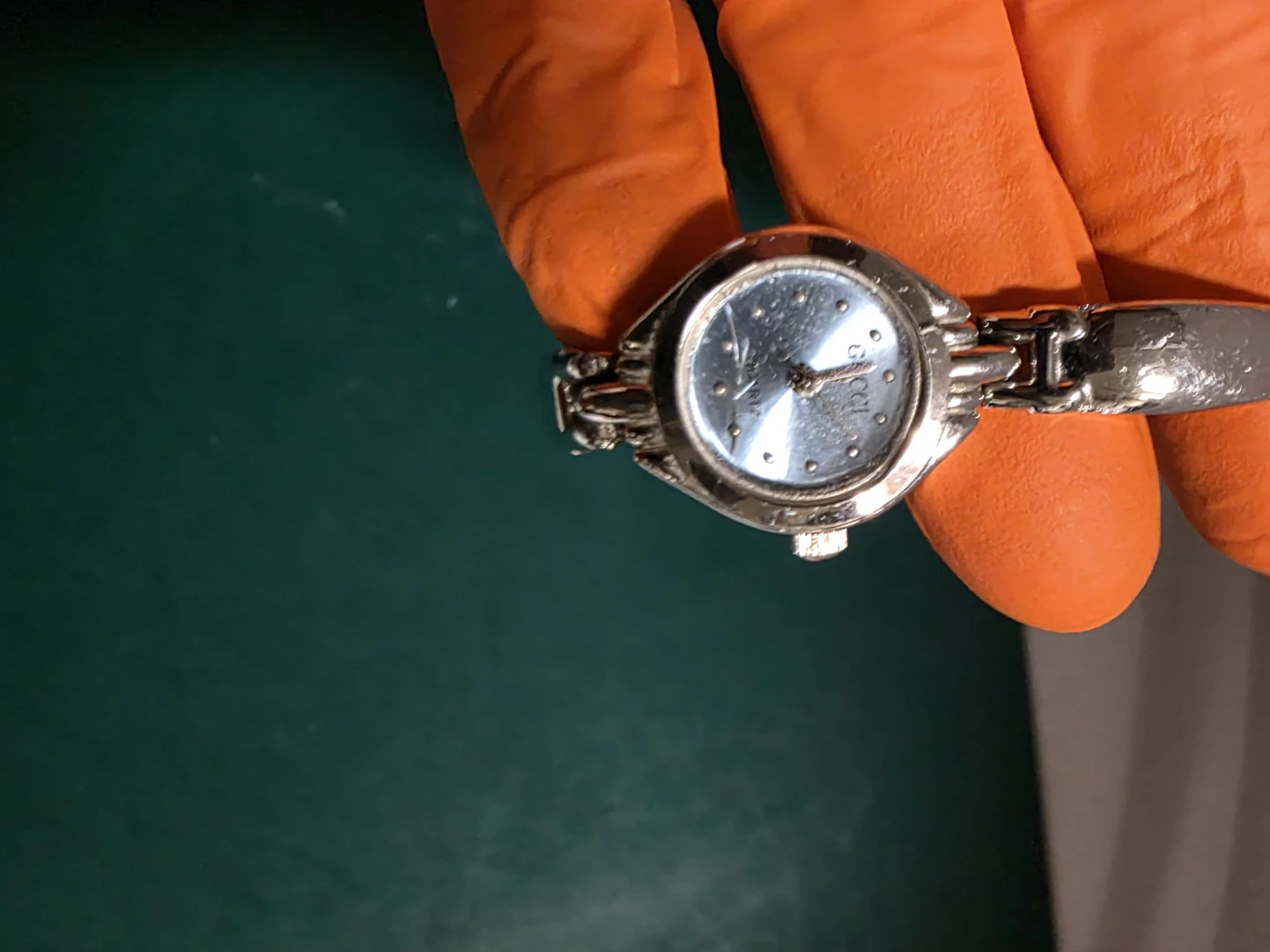 Gucci Women's Quartz Watch Silver Dial Stainless Steel - photo 5