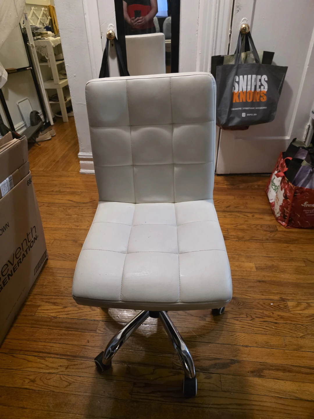 White Office Chair ⚽