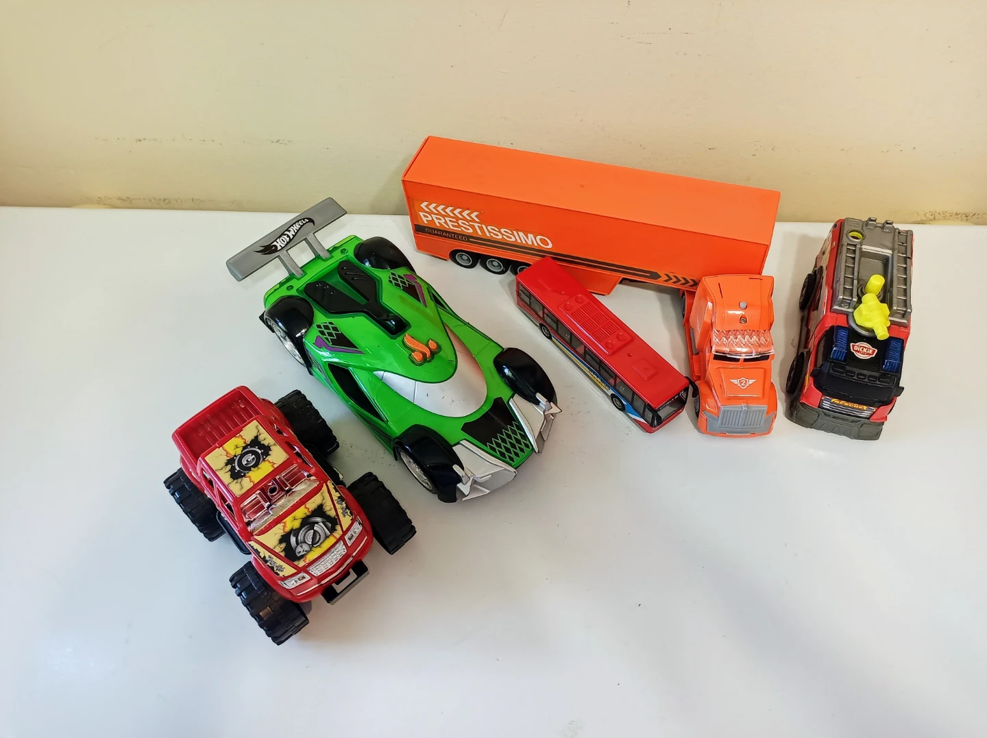 everything Cars/Trucks Sounds/Lights/Water Sprinkle - photo 2