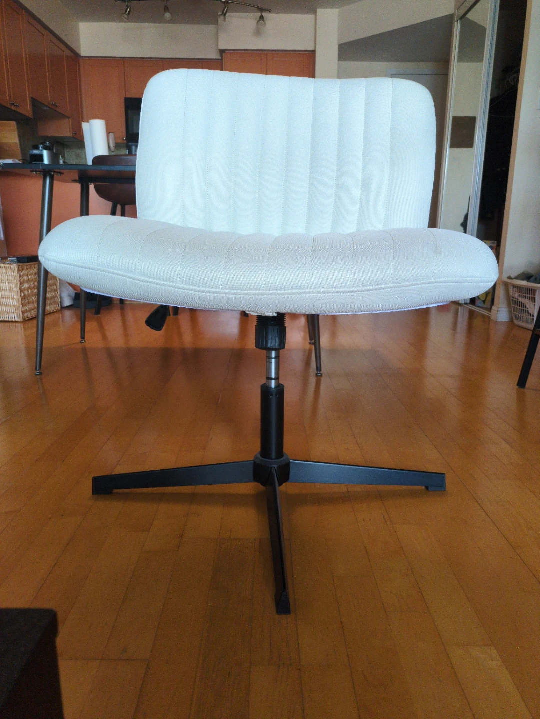 White Swivel Office Chair - photo 2