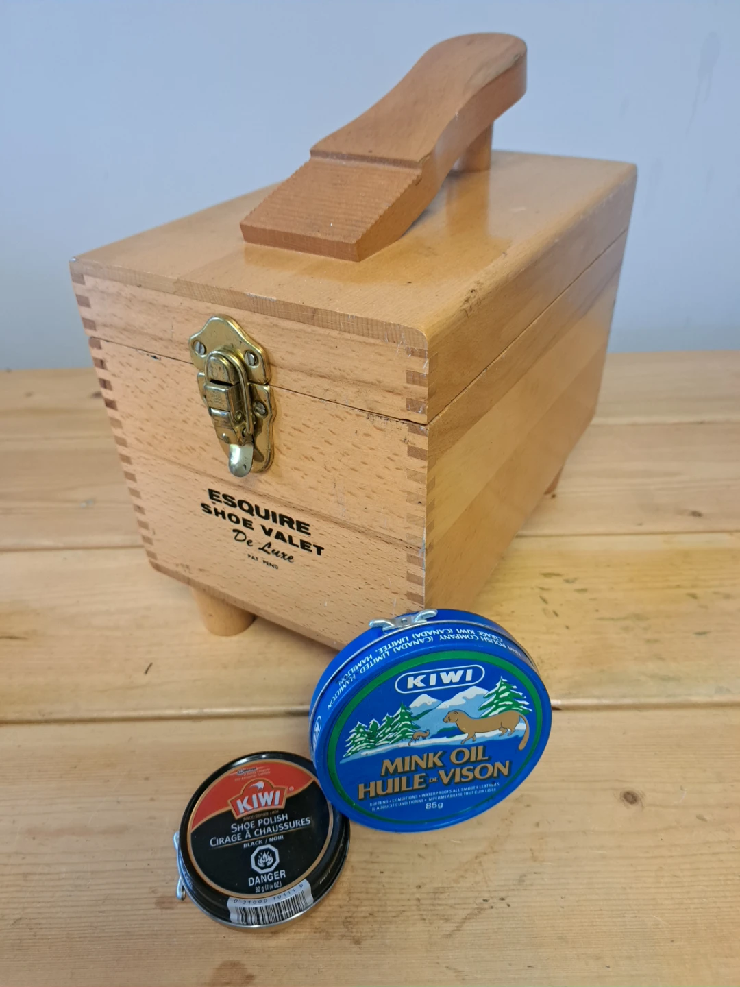 Esquire Shoe Valet De Luxe with Kiwi Shoe Polish & Mink Oil