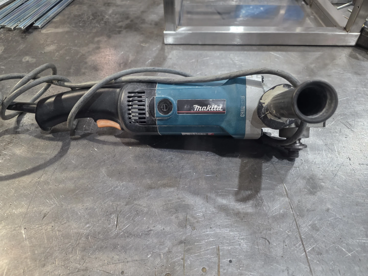 Makita 9227C Angle Grinder - photo 4