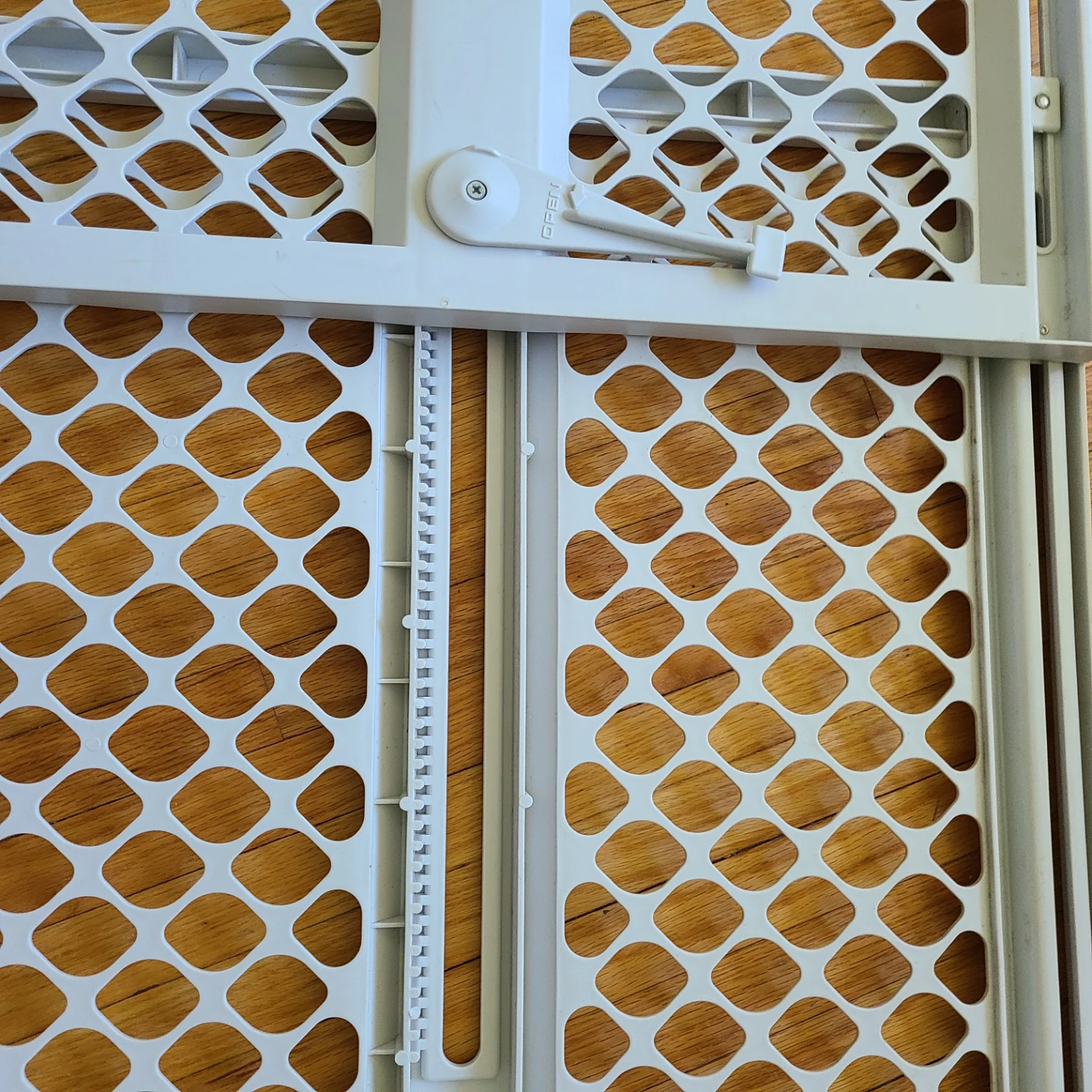 White Plastic pressure mounted Baby Gate - photo 3