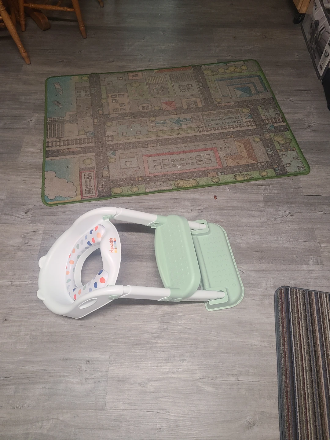 Hopscotch Toddler Potty Training Seat with Step Stool - photo 3