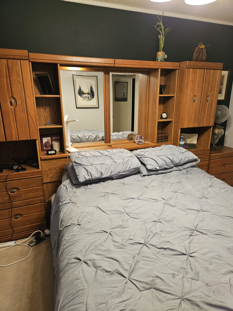 Oak Bedroom Set with Headboard and Dressers - photo 2
