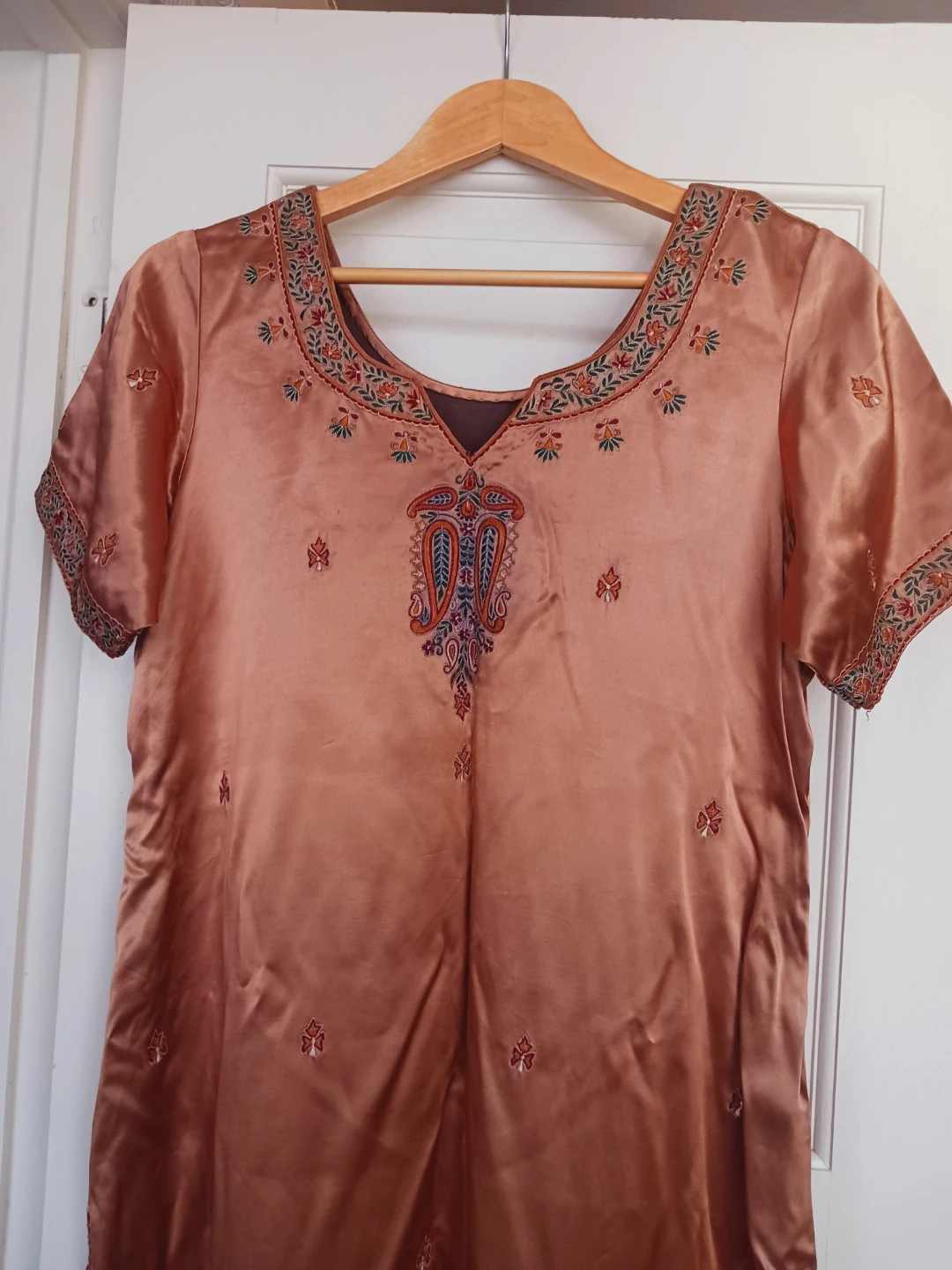 New !! Beautiful Indian Satin Silk Embroidered Tunic Top/ Dress - photo 2