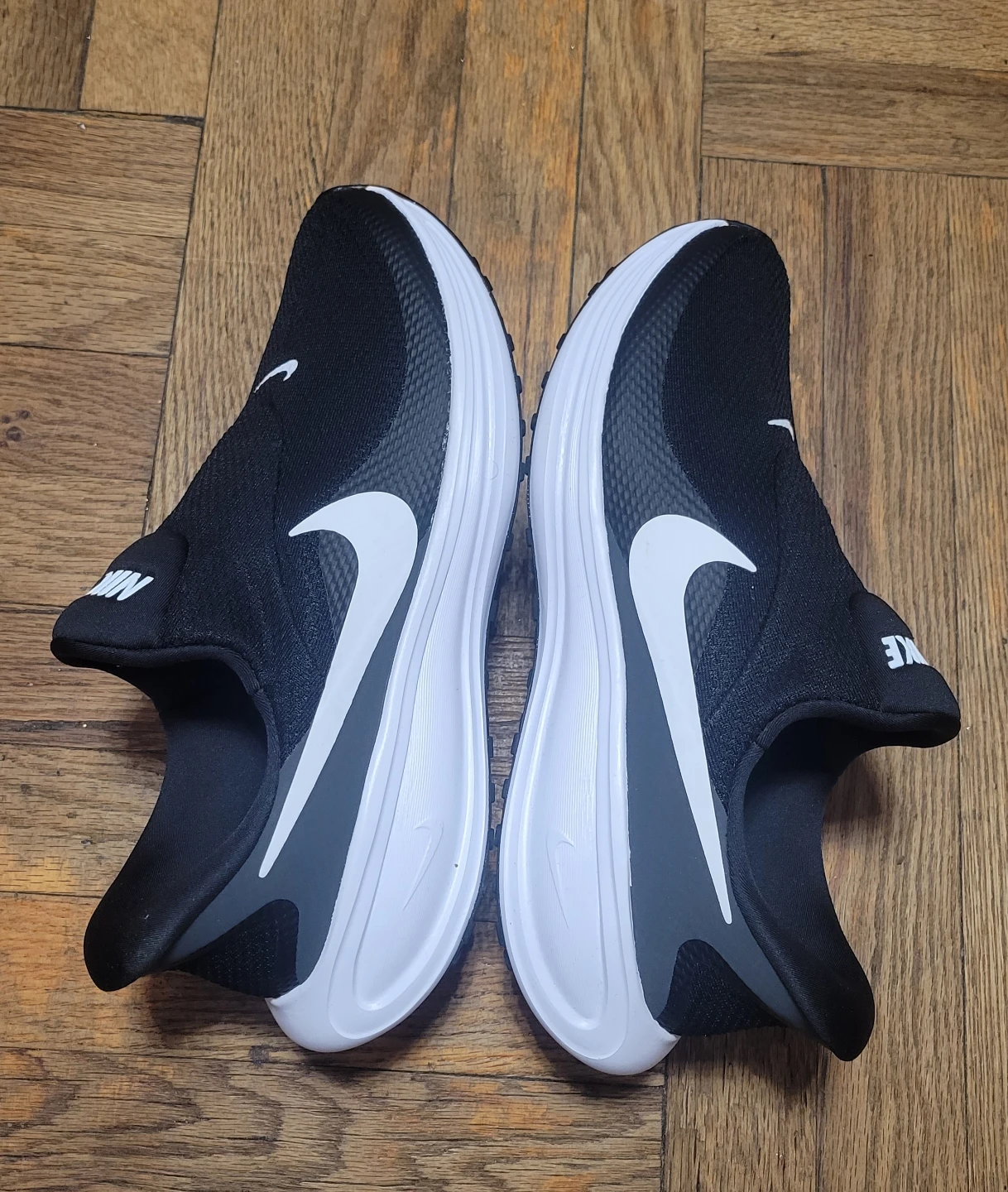 Nike revolution Black/White Slip-On Shoes US 11 - photo 3