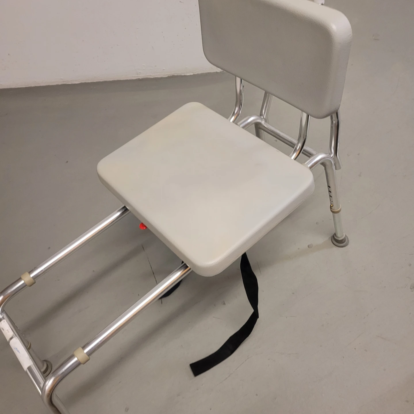 SLIDING TUB TRANSFER CHAIR - photo 3