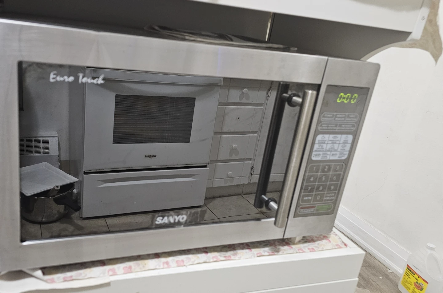 Sanyo Euro-Touch Microwave Oven