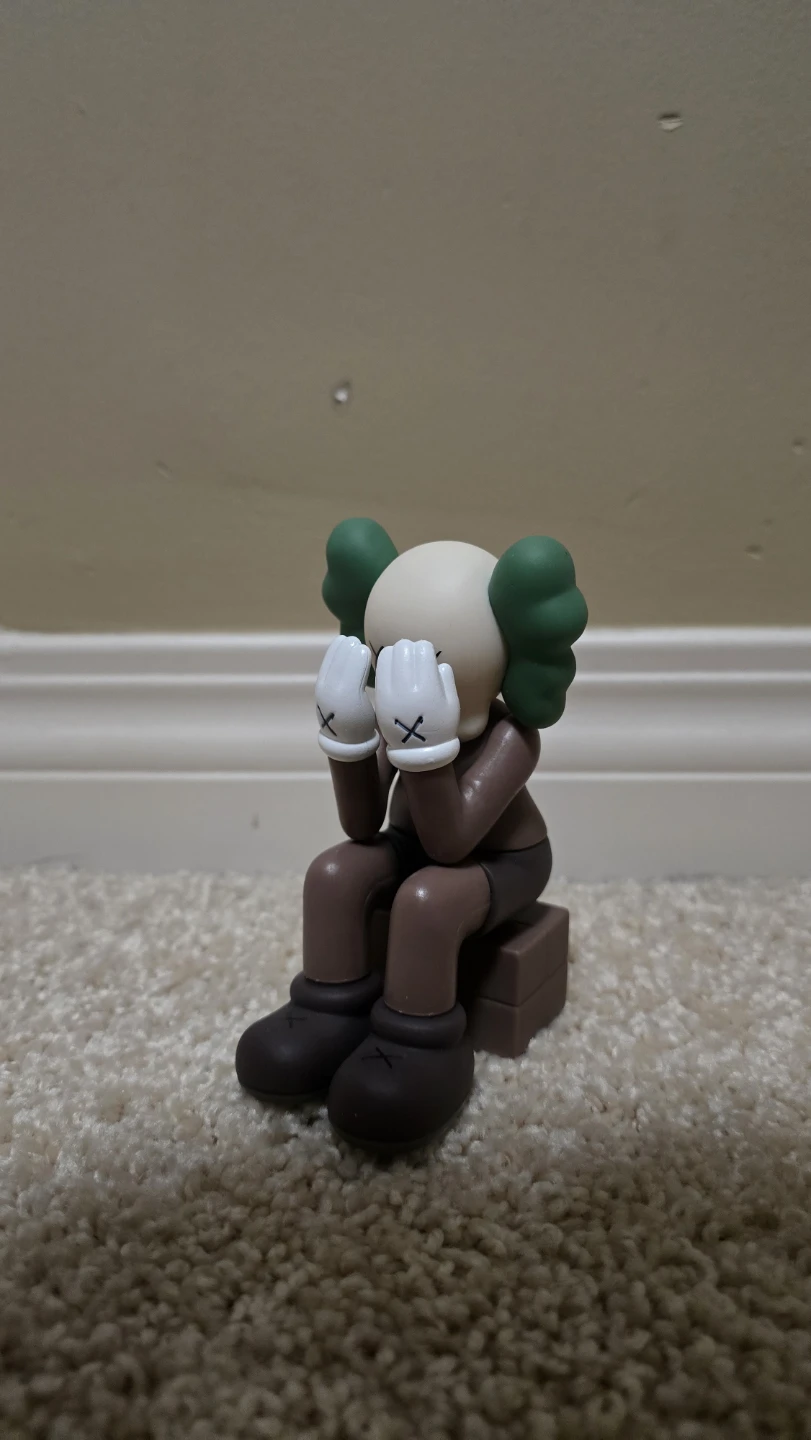 KAWS Figures - photo 3
