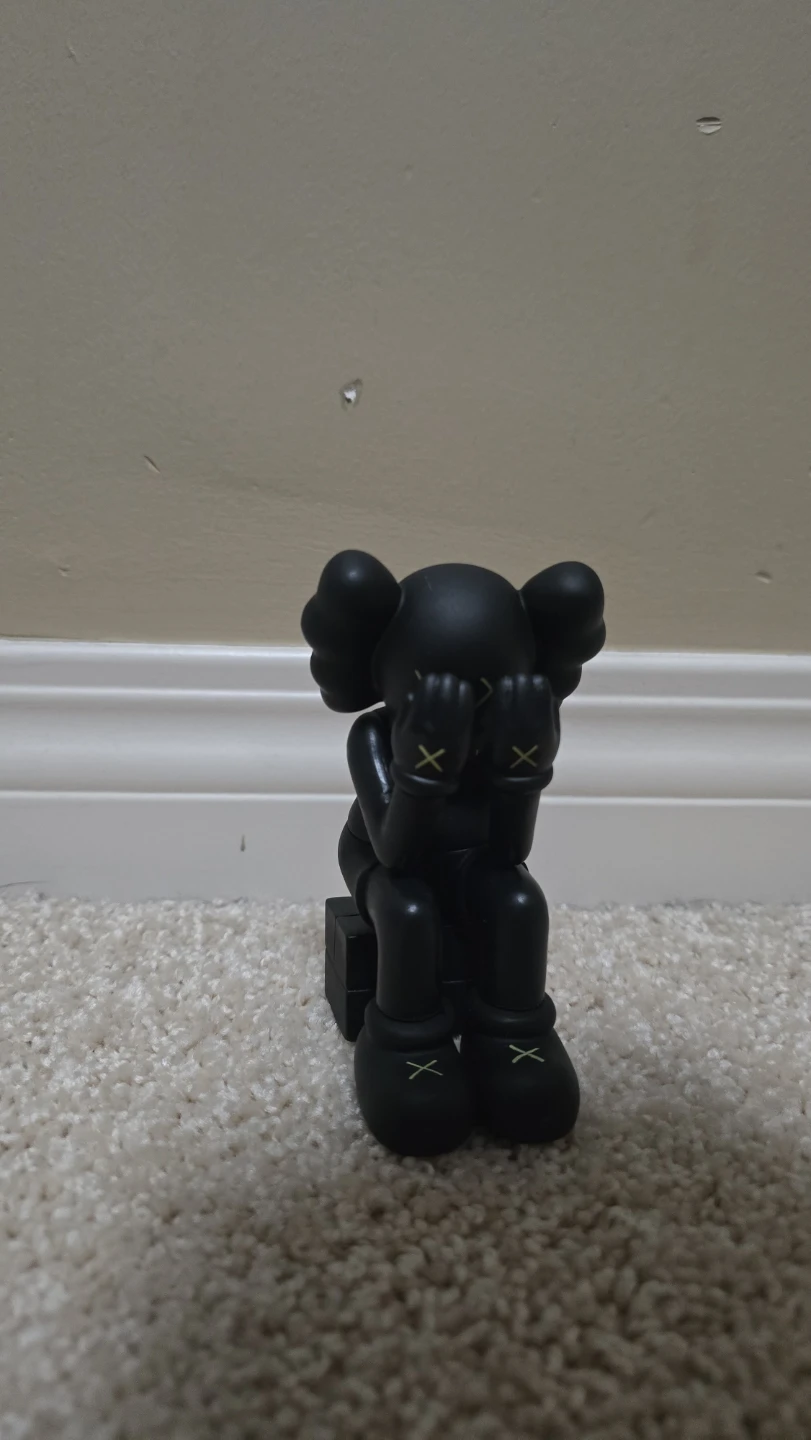 KAWS Figures - photo 5