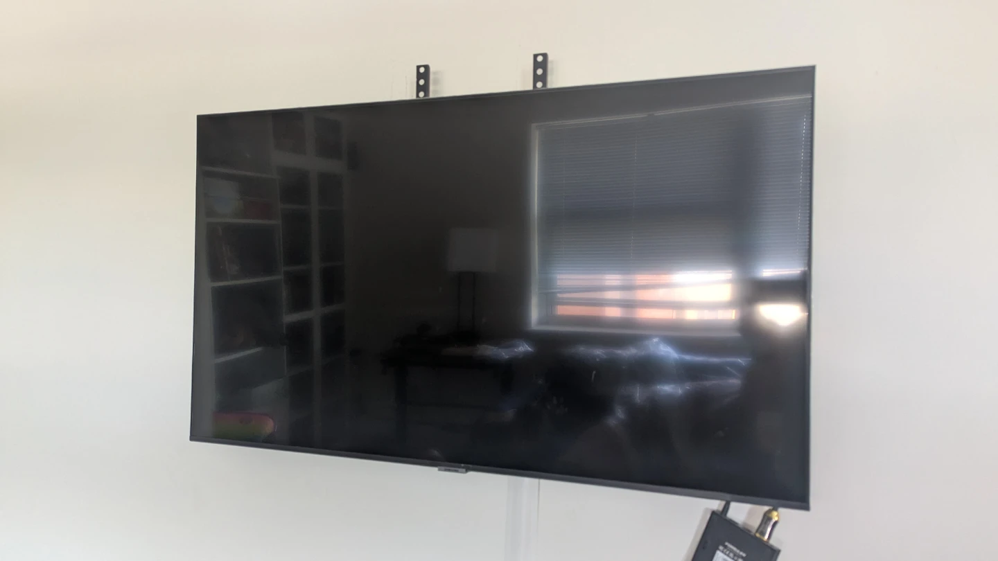 Samsung 43" Crystal UHD 4K Smart TV, includes wall mount - photo 2